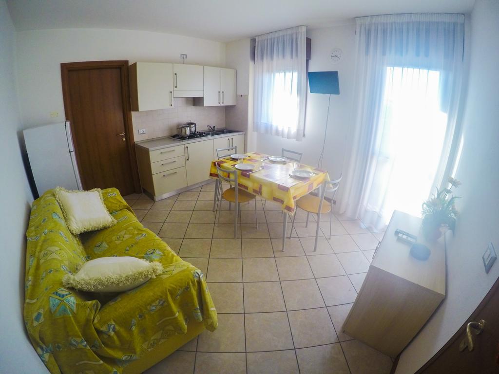 Residence Mediterraneo - Agenzia Cocal 卡奥莱 客房 照片